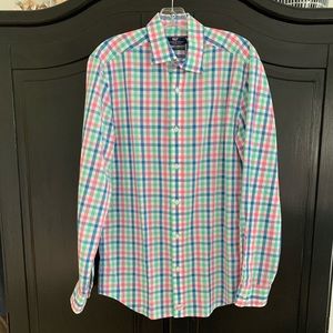 COPY - NWT Vineyard Vines button down shirt size small